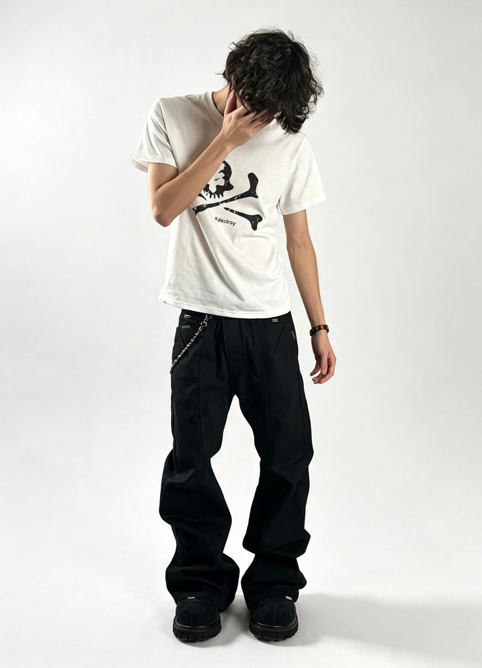 Distressed Skull Crossbone destroy Graphic Tee